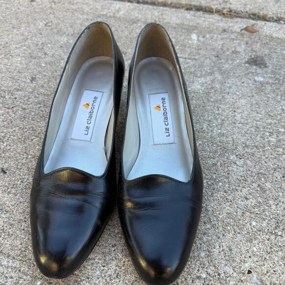 Classic Liz Claiborne Black Leather Low Heel Pumps - 7M - Picture 2 of 9